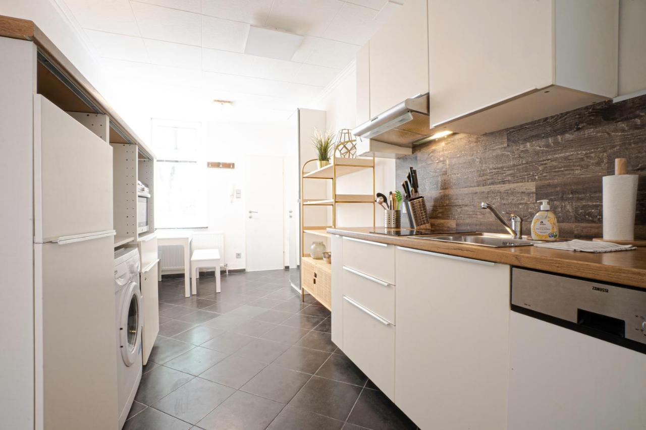 2-Room Apartment On The First Floor With Designer Renovation. Exit To The Courtyard. 15 Minutes To Schloss Schoenbrunn 维也纳 外观 照片